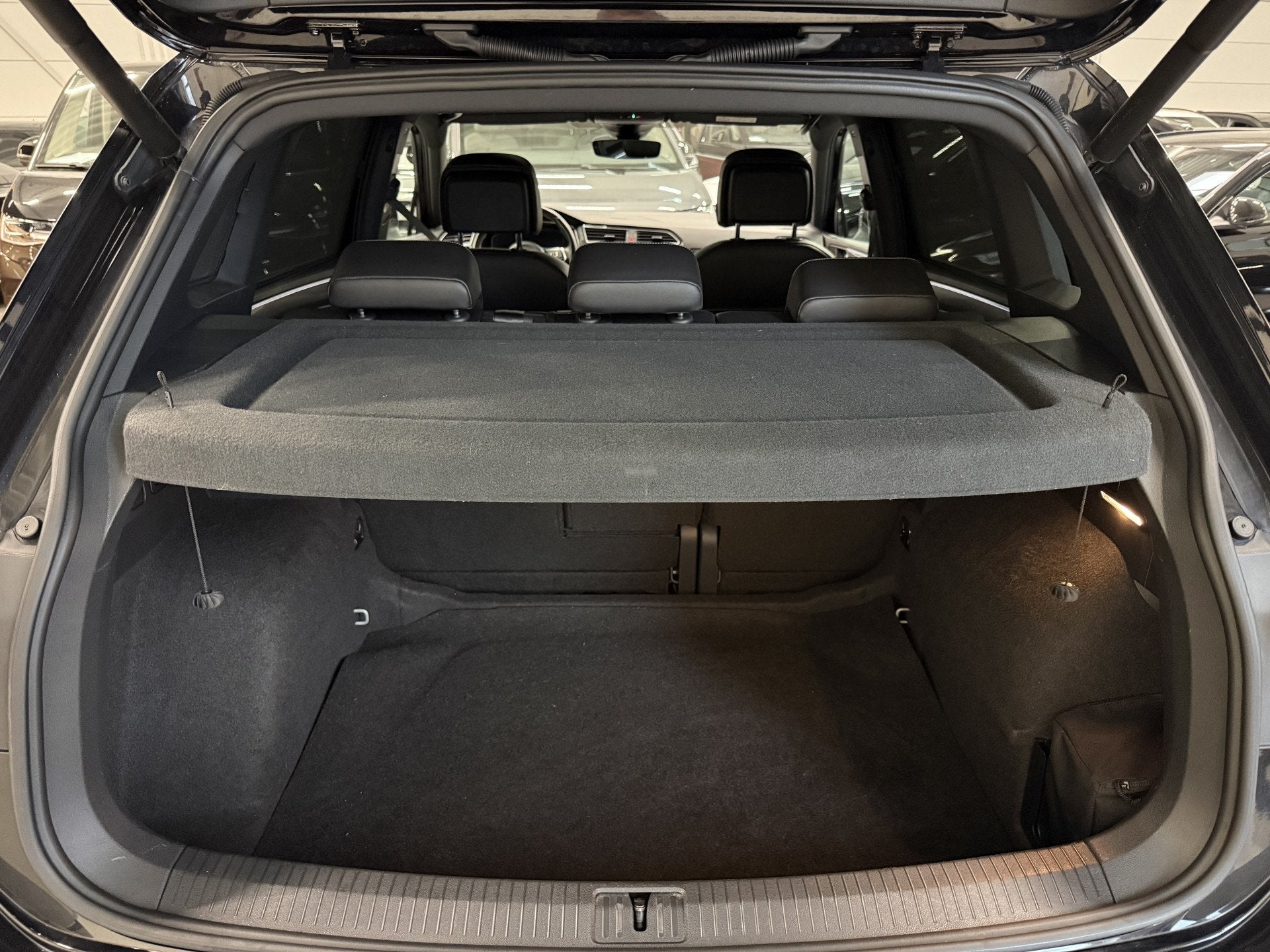 Foto 70 van Volkswagen Tiguan 2.0 TSI 4Motion 3x R-Line BLACK PANO/VOL-L