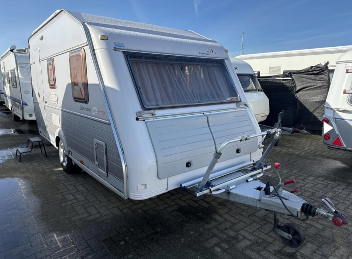 kip 41TDB  Celebration  Compacte en complete caravan, Vast bed, Kip, Treinzit, Particulier