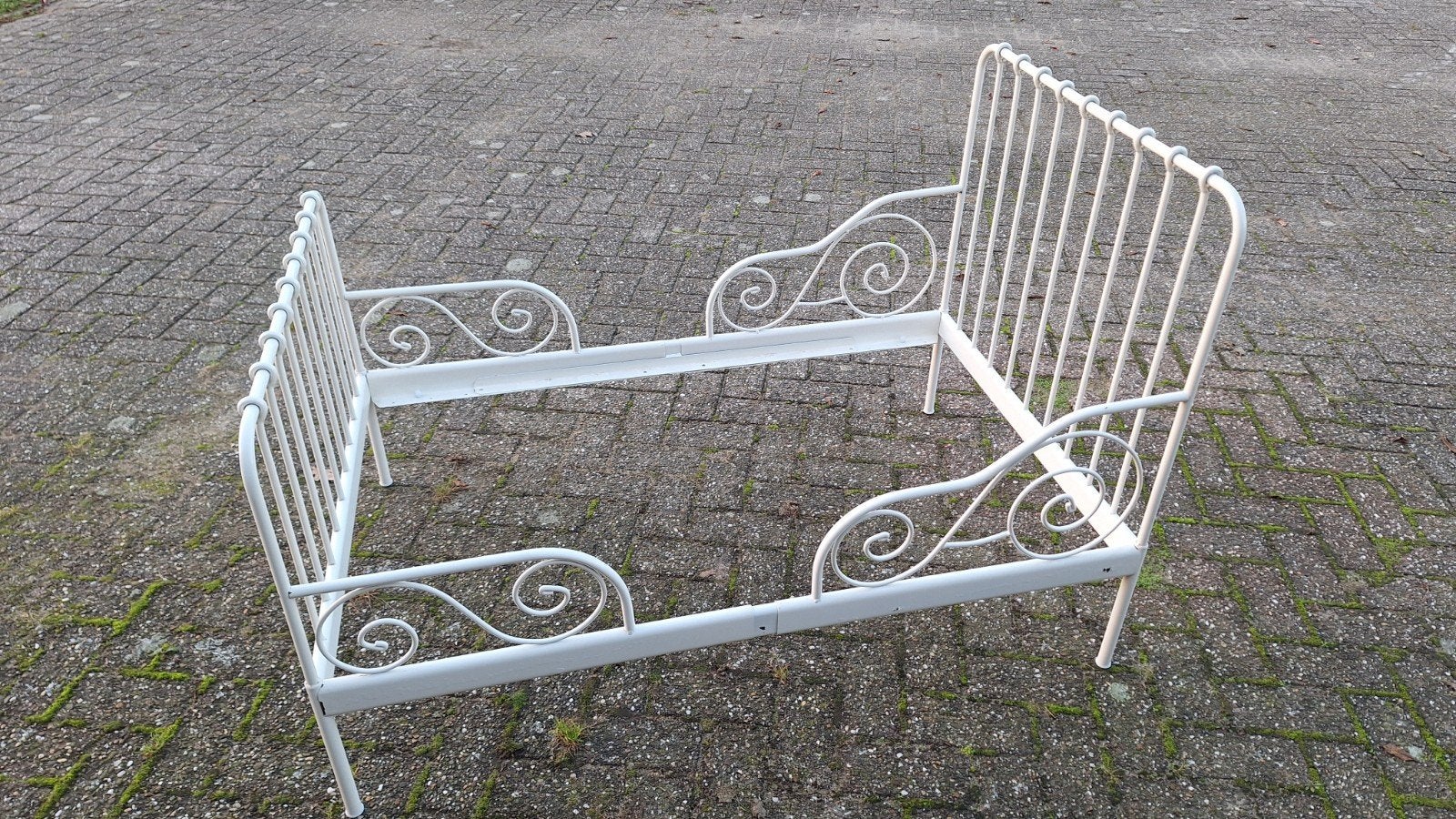 Wit metalen kinderbed met krullen - IKEA meegroei bed, Ophalen, 90 cm, Eenpersoons, Wit