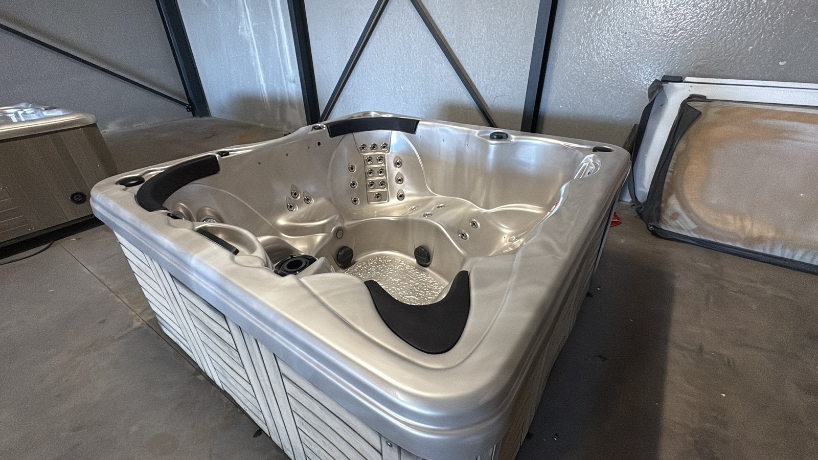 Jacuzzi - 4-5 personen. Gratis levering in heel Nederland, Ophalen, Zo goed als nieuw