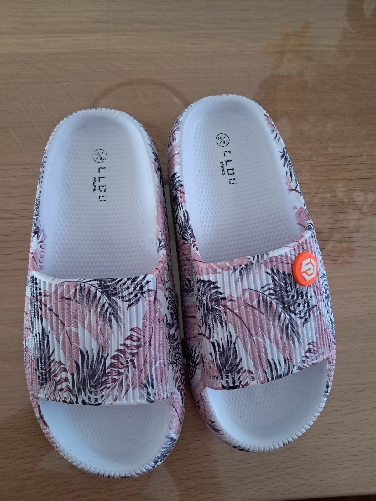 Clou slippers, Ophalen of Verzenden, Nieuw