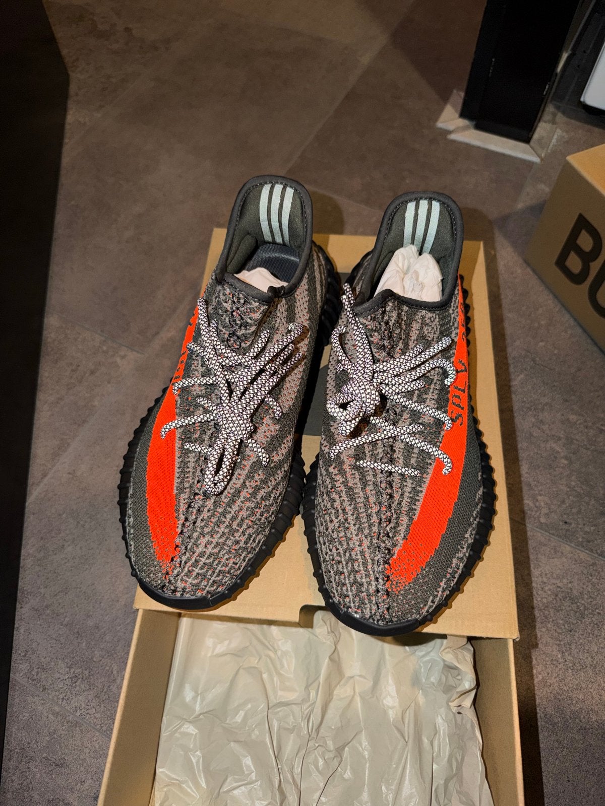 Yeezy Boost 350 V2 - Nieuw in doos, Kleding | Heren, Ophalen of Verzenden, Nieuw, Overige kleuren, Sneakers of Gympen