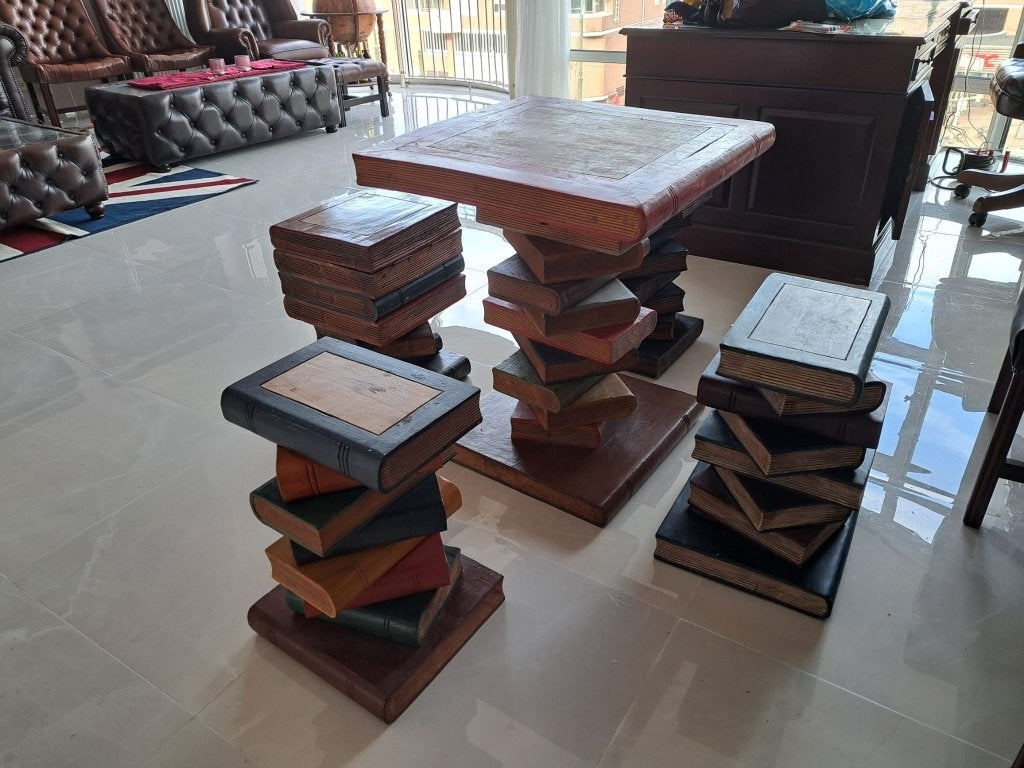 HOUTEN BOEKEN TAFEL +HOUTEN BOEKEN BIJZET TAFELS/ ZITJES, Huis en Inrichting, Tafels | Bijzettafels, Ophalen, Chesterfield, Zo goed als nieuw