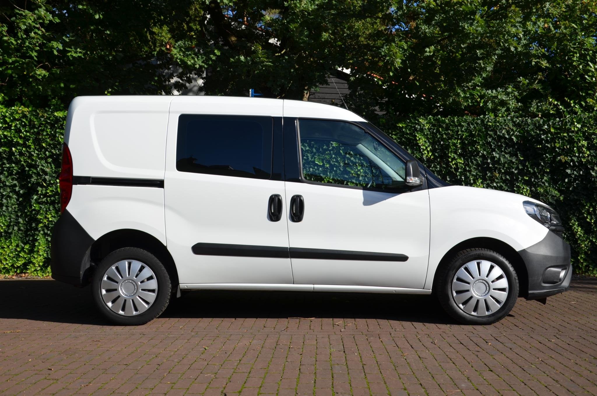 Fiat Doblò Cargo 1.6 MJ L1H1 S Basis Airco/Pdc/2 zitplaatse, Voorwielaandrijving, Euro 6, 4 cilinders, Wit
