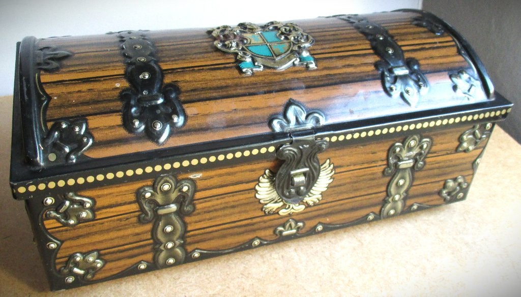 Kist~Geofinding~Schatkist~Blikken Kistje~Elisabeth Bas~Blik, Huis en Inrichting, Woonaccessoires | Kisten, Minder dan 50 cm, Gebruikt