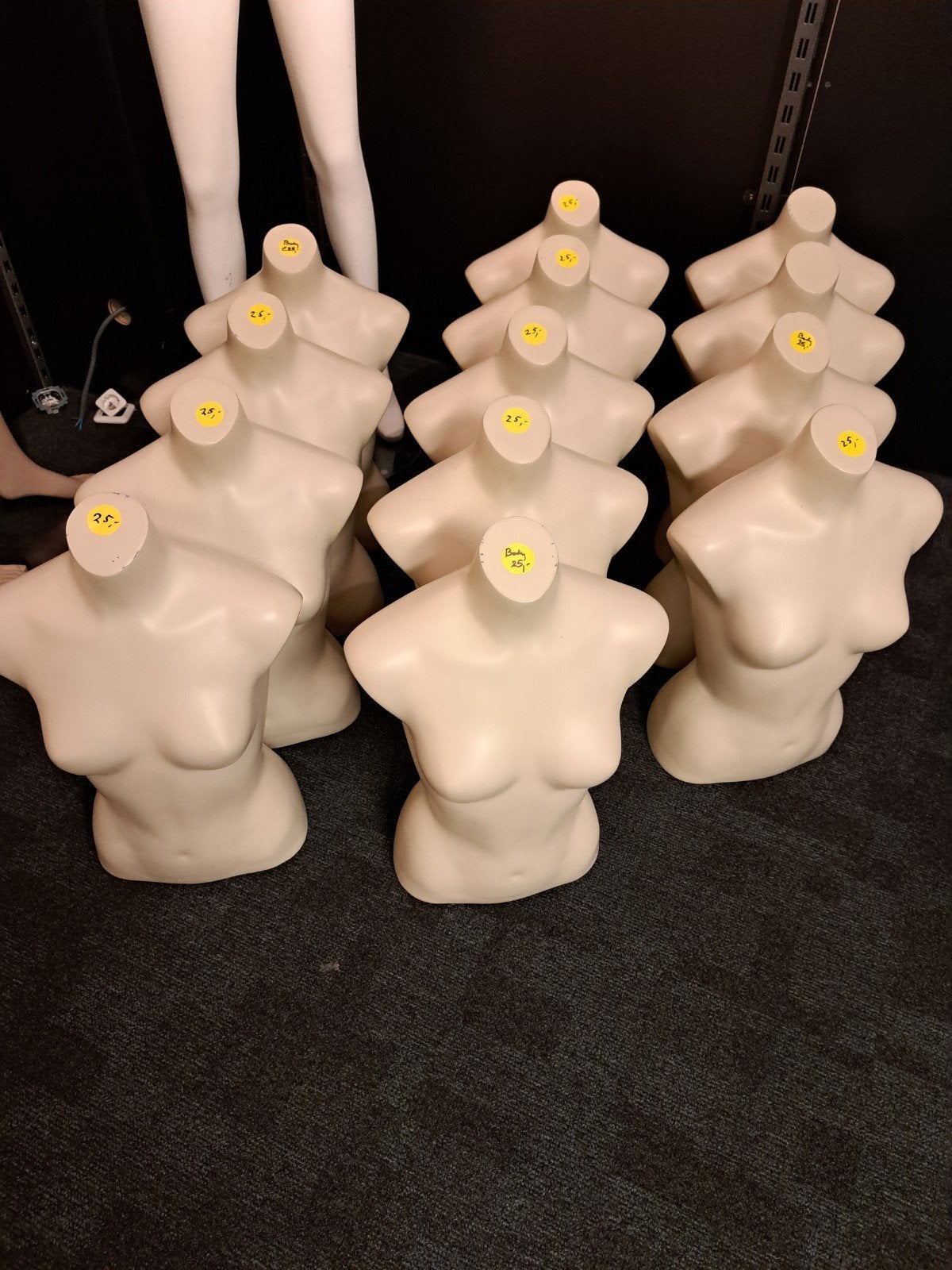 Partij etalagepoppen/ torso's, Ophalen