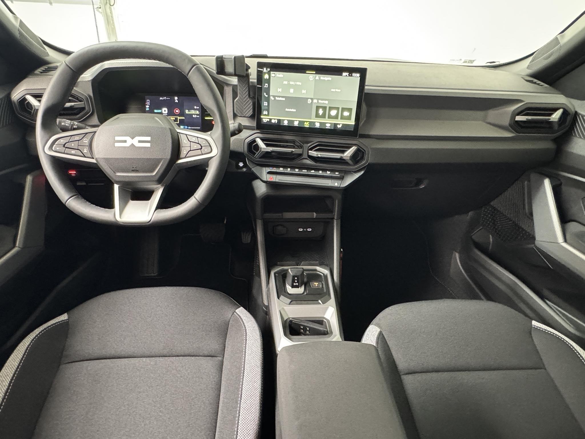 Dacia Duster 1.8 hybrid 155 limited edition | DEMO | Navigat, Auto's, Dacia, Stof, 1789 cc, Zwart, Origineel Nederlands