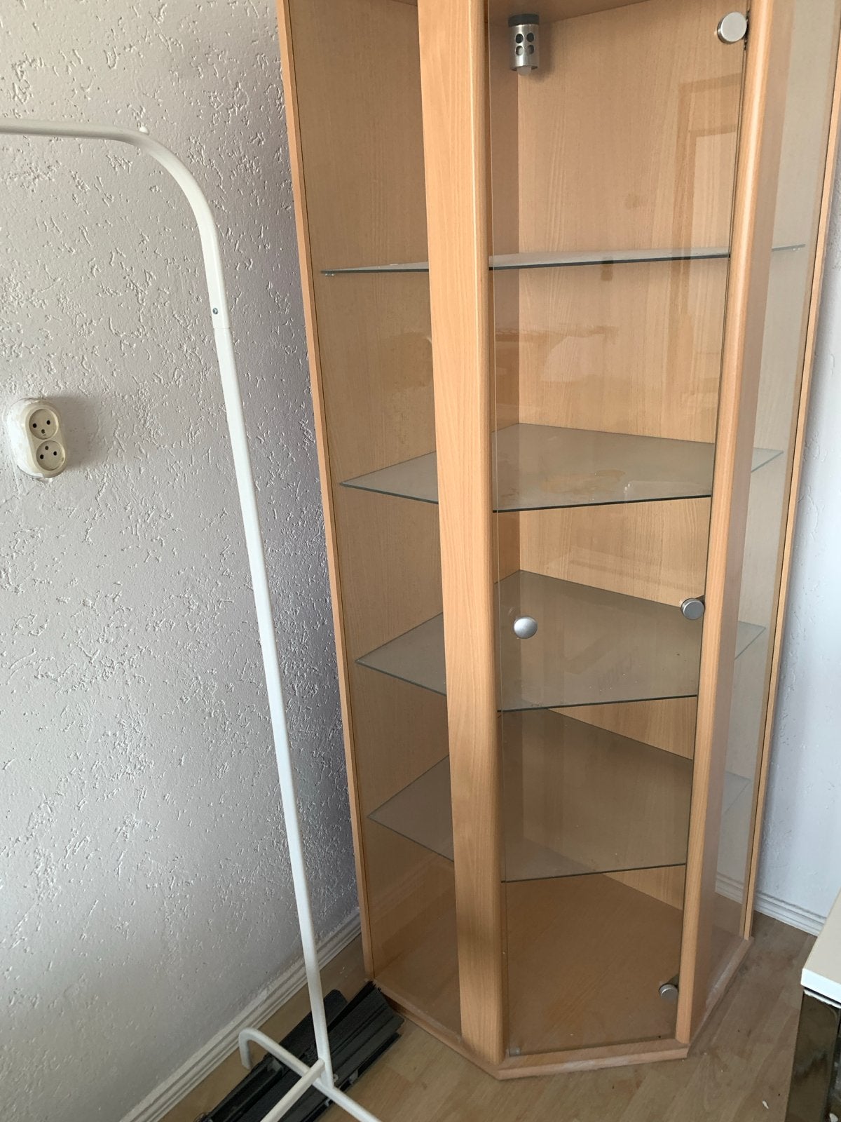 Glazen vitrinekast met houten frame, Huis en Inrichting, Kasten | Vitrinekasten, Ophalen, Gebruikt, 50 tot 100 cm, 150 tot 200 cm