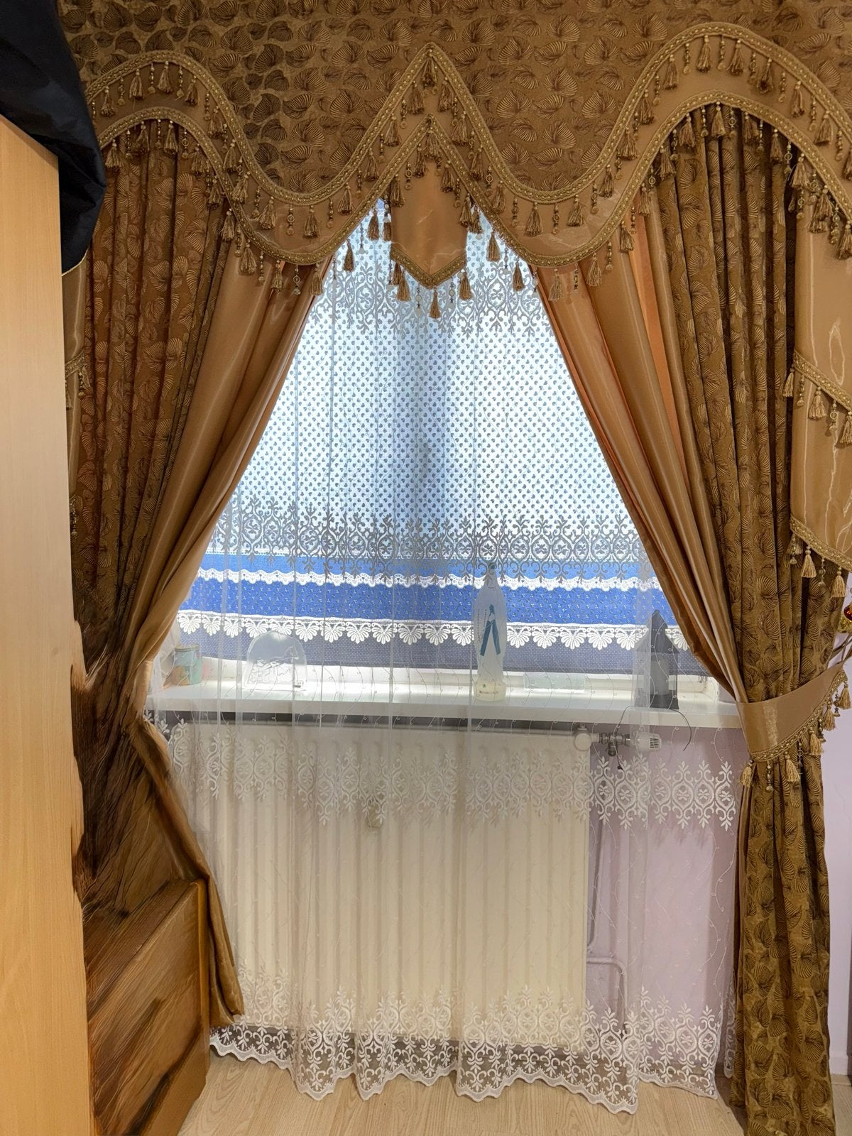 Luxe Gordijnen met Kwastjes en Patroon - Goud/Bruin, Huis en Inrichting, Stoffering | Gordijnen en Lamellen, Ophalen of Verzenden