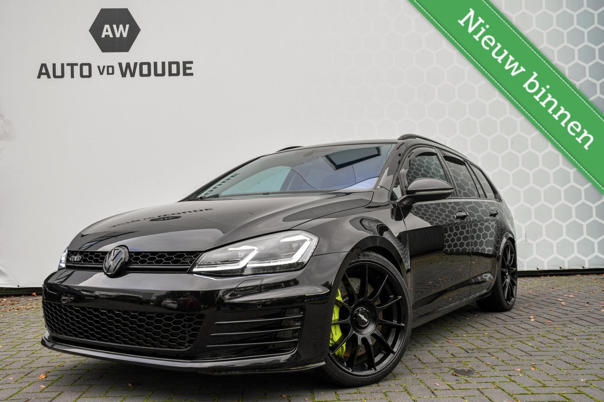 VW Golf Variant 1.6 TDI Highline Porsche remmen Airride Led, Voorwielaandrijving, Gebruikt, 4 cilinders, Zwart