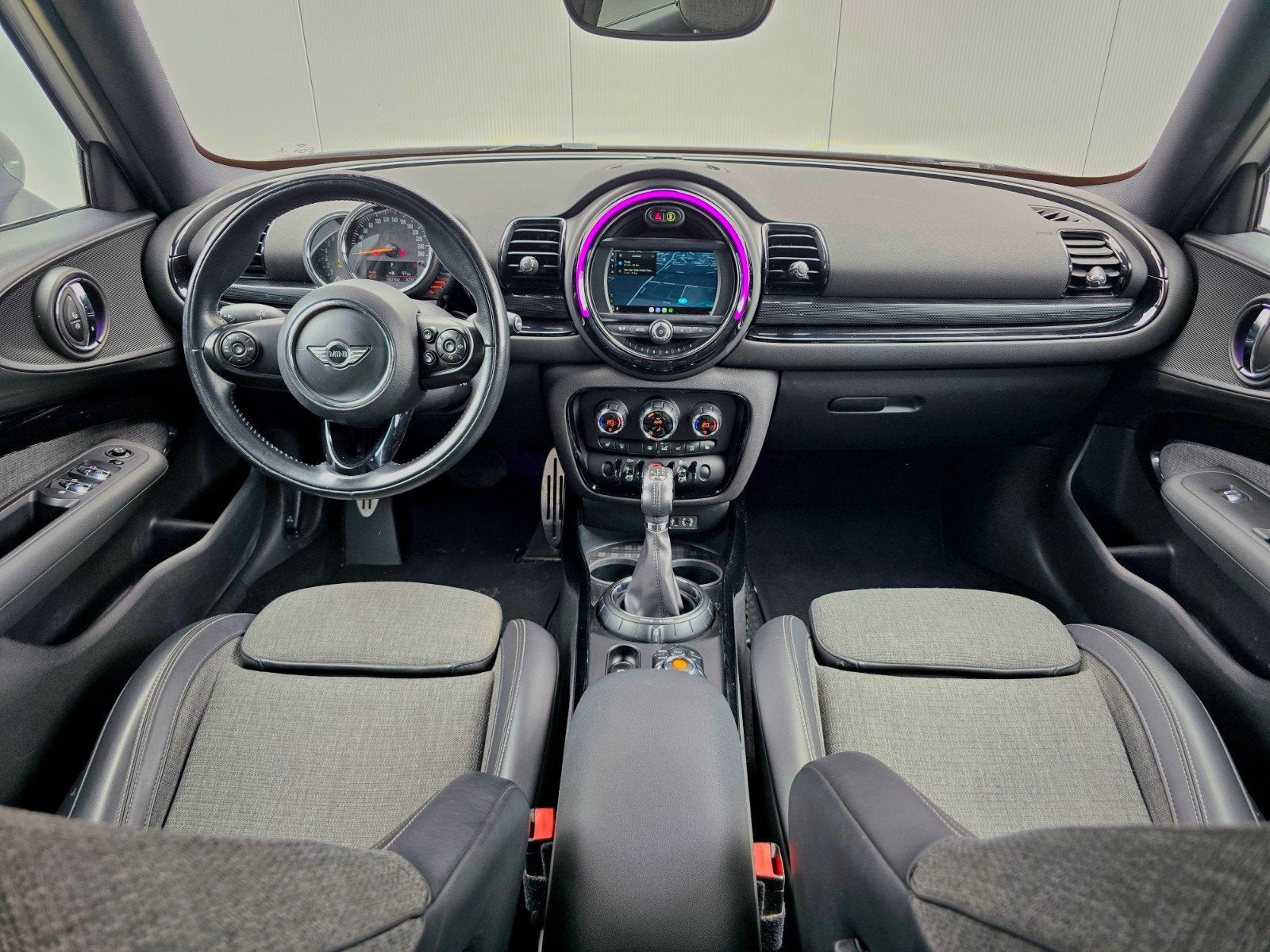 Mini Clubman 136PK Automaat | Bomvol | Keyless | CarPlay, Auto's, Mini, 136 pk, Leder en Stof, Wit, Stationwagon