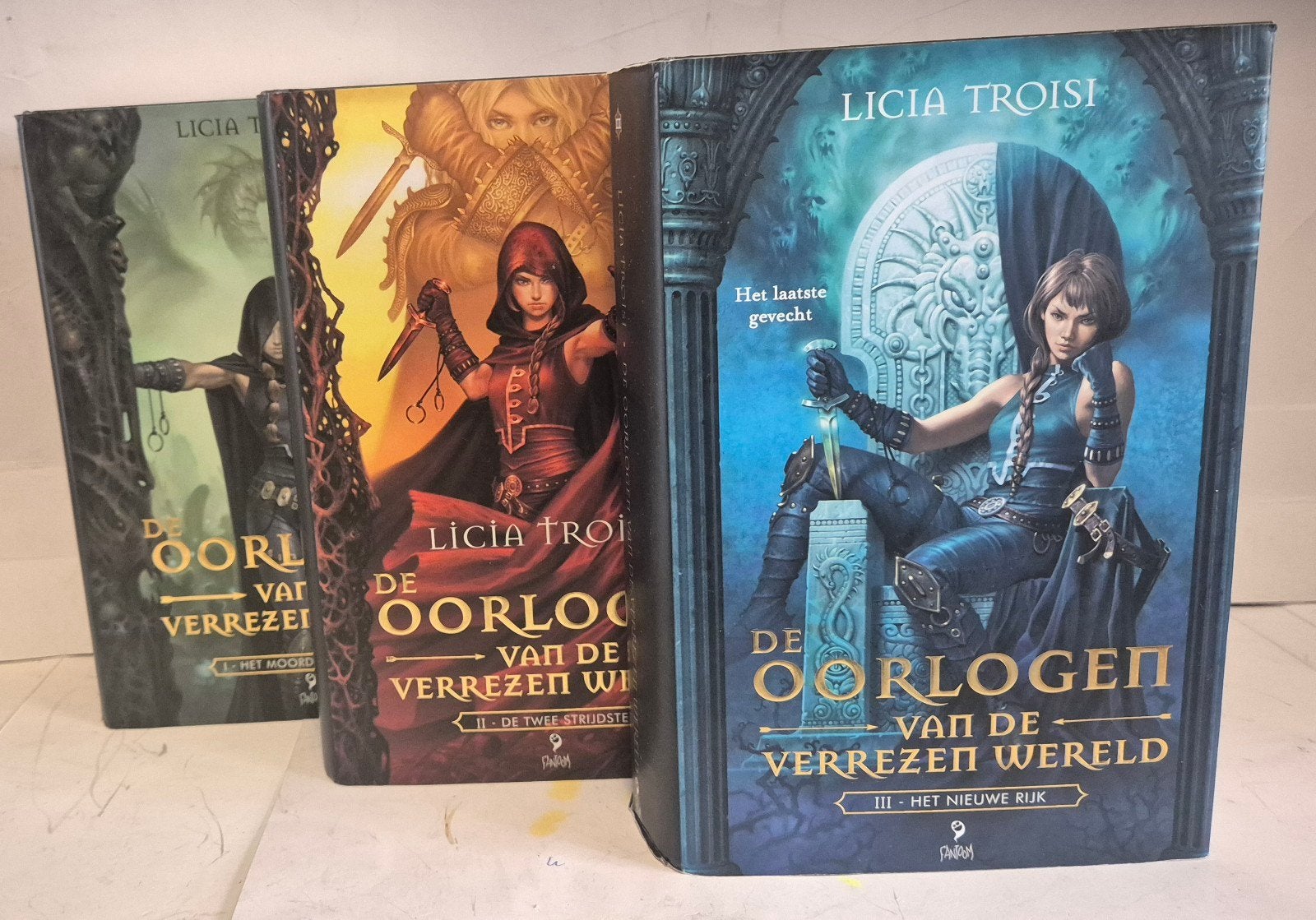 L.Troisi Oorlog vd Verezen Wereld Trilogie, Ophalen of Verzenden, Gelezen