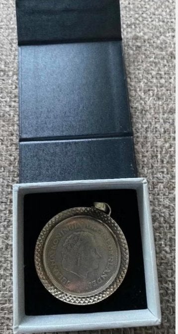 Zilveren hanger 10 gulden munt van Koningin Juliana uit 1970, Ophalen of Verzenden, Koningin Juliana, 10 gulden, Losse munt