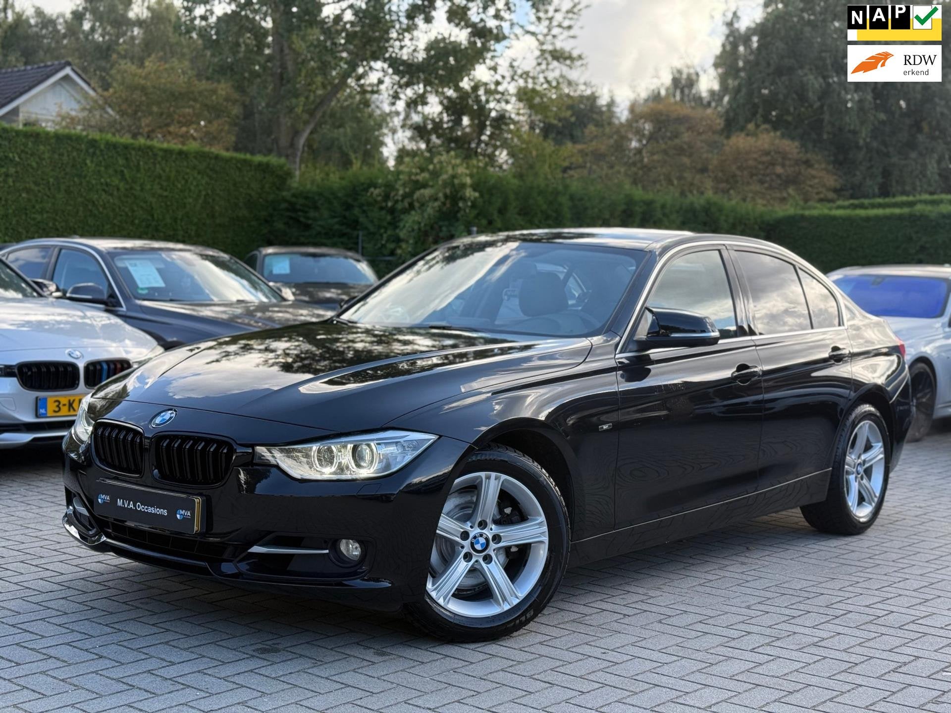 BMW 3-serie 328i High Executive Sport|Nieuwe Ketting|Leder|G, Auto's, 745 kg, Achterwielaandrijving, Gebruikt, 4 cilinders