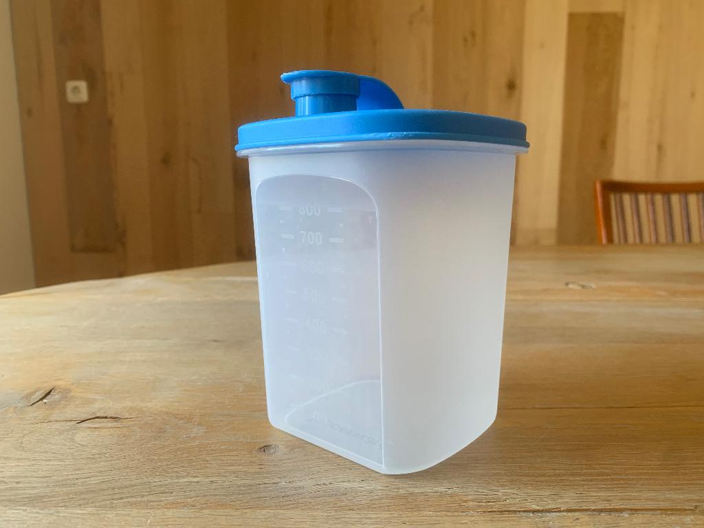 Tupperware Schenkkan 1L., Huis en Inrichting, Keuken | Tupperware, Nieuw, Beker of Kan, Blauw, Wit, Verzenden