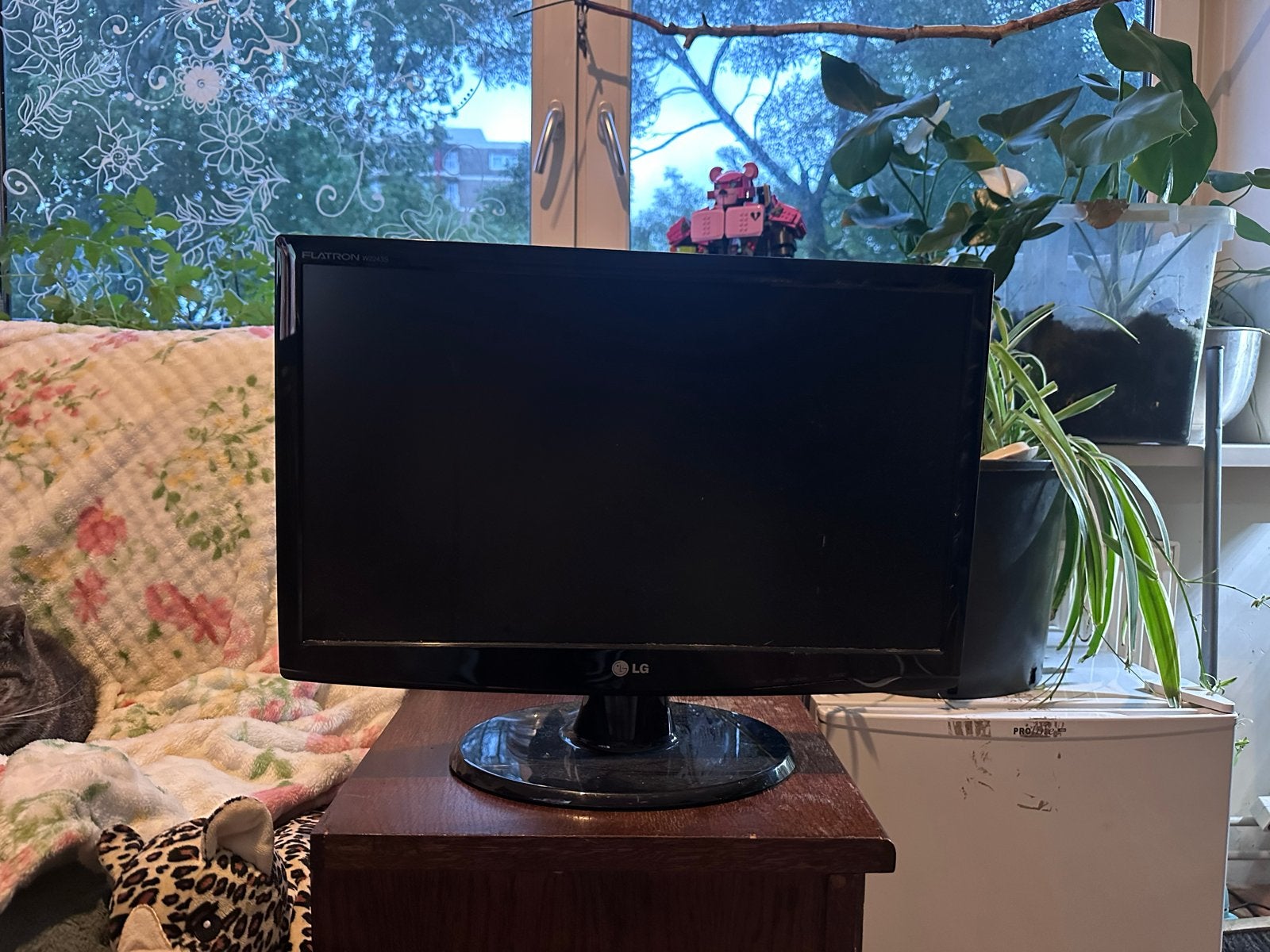LG Flatron W1943S Monitor - Zo goed als nieuw, HD, Kantelbaar, HDMI, Ophalen of Verzenden