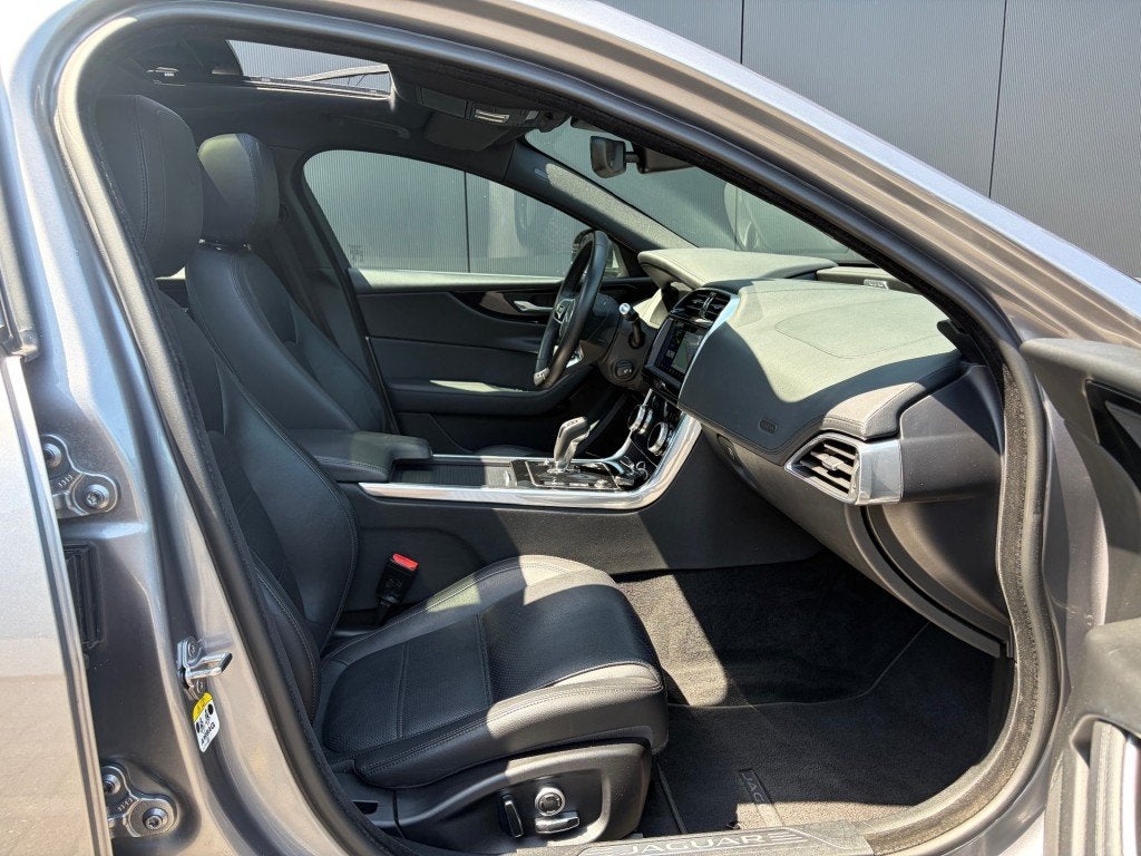 Jaguar XE 2.0 P250 Aut. Pano Leder Camera LED Carplay Androi, Automaat, 4 cilinders, Bedrijf, Vierwielaandrijving