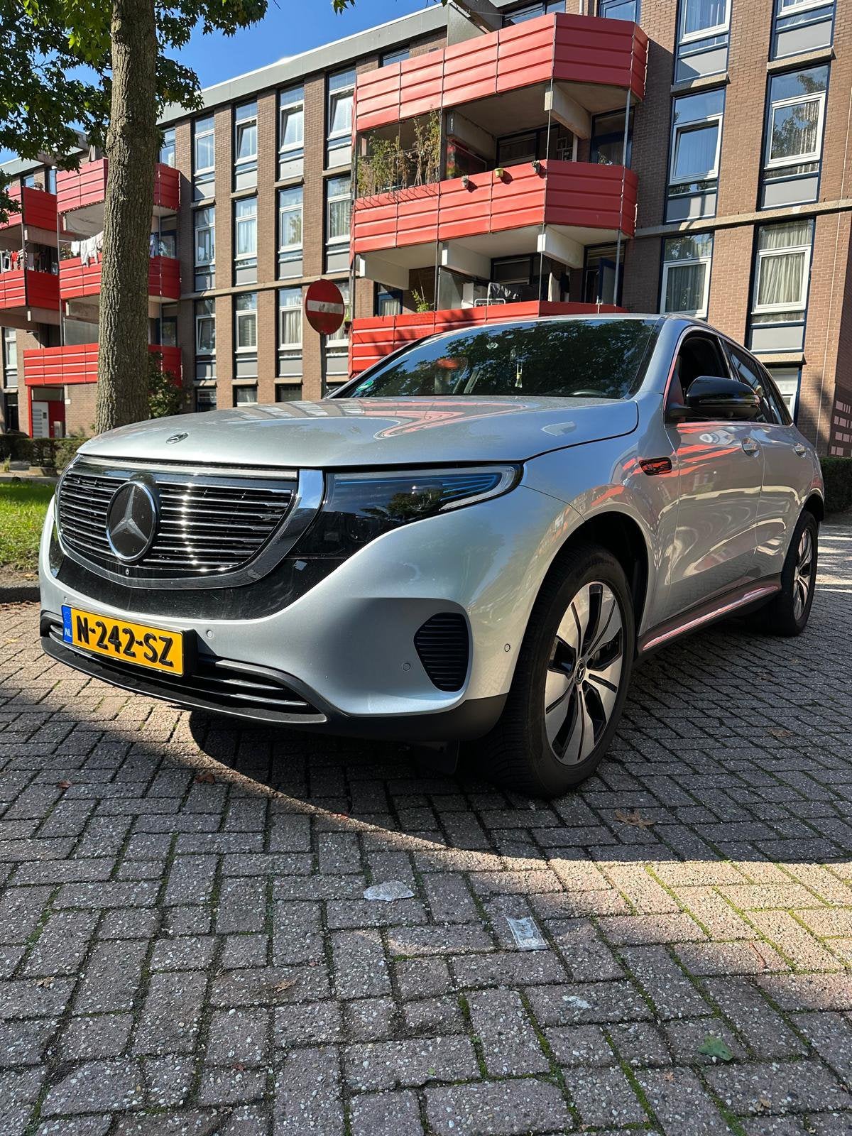 Mercedes-Benz EQC 400 4MATIC 408pk 2020 Grijs, Auto's, Automaat, 1800 kg, 80 kWh, Leder en Stof