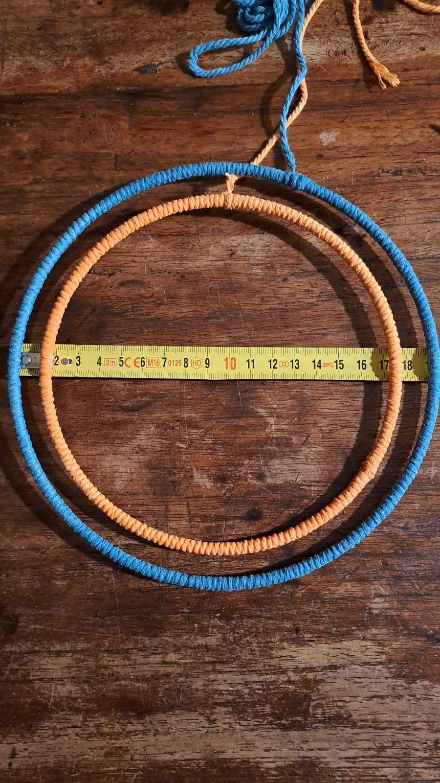 Metalen ringen omwonden met katoen (19 cm & 16 cm), Hobby en Vrije tijd, Knutselen, Nieuw, Blauw, Knutselmateriaal, Metaal