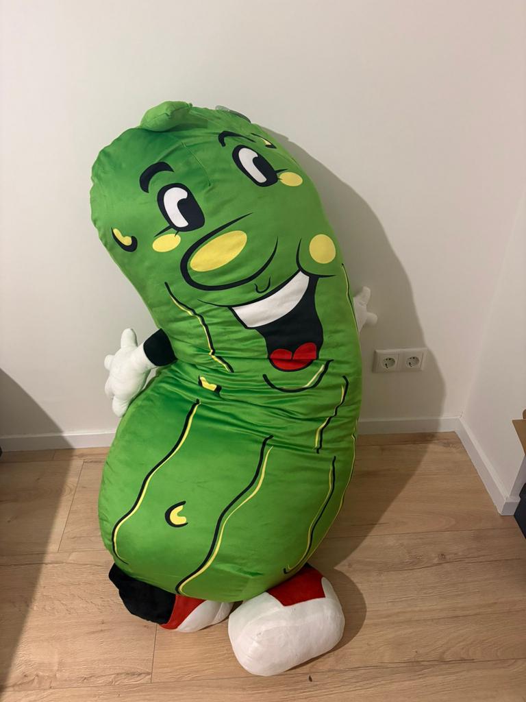 Grote Augurk Knuffel - Uniek en Grappig!, Groen, Overige typen, Ophalen of Verzenden, Zo goed als nieuw