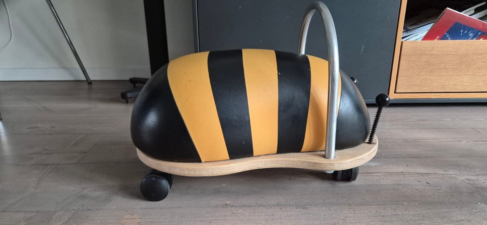 Wheelybug Bij Loopvoertuig - gebruikt kan nog een ronde mee, Kinderen en Baby's, Ophalen, Gebruikt, Loopvoertuig