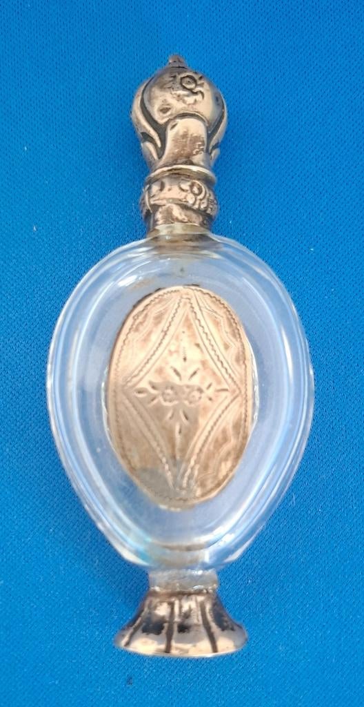 Kristallen parfumflesje met zilver, Antiek en Kunst, Ophalen of Verzenden, Zilver