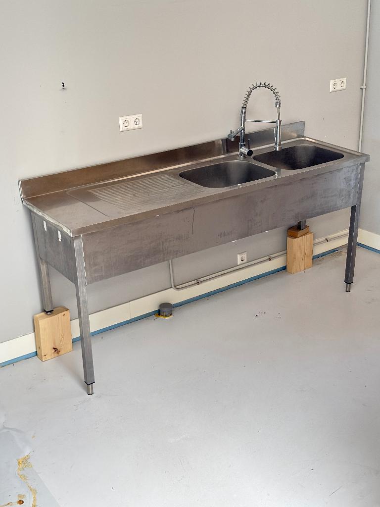 RVS spoeltafel dubbel met industriële kraan, Huis en Inrichting, Gebruikt, 150 tot 200 cm, Ophalen of Verzenden, Minder dan 100 cm