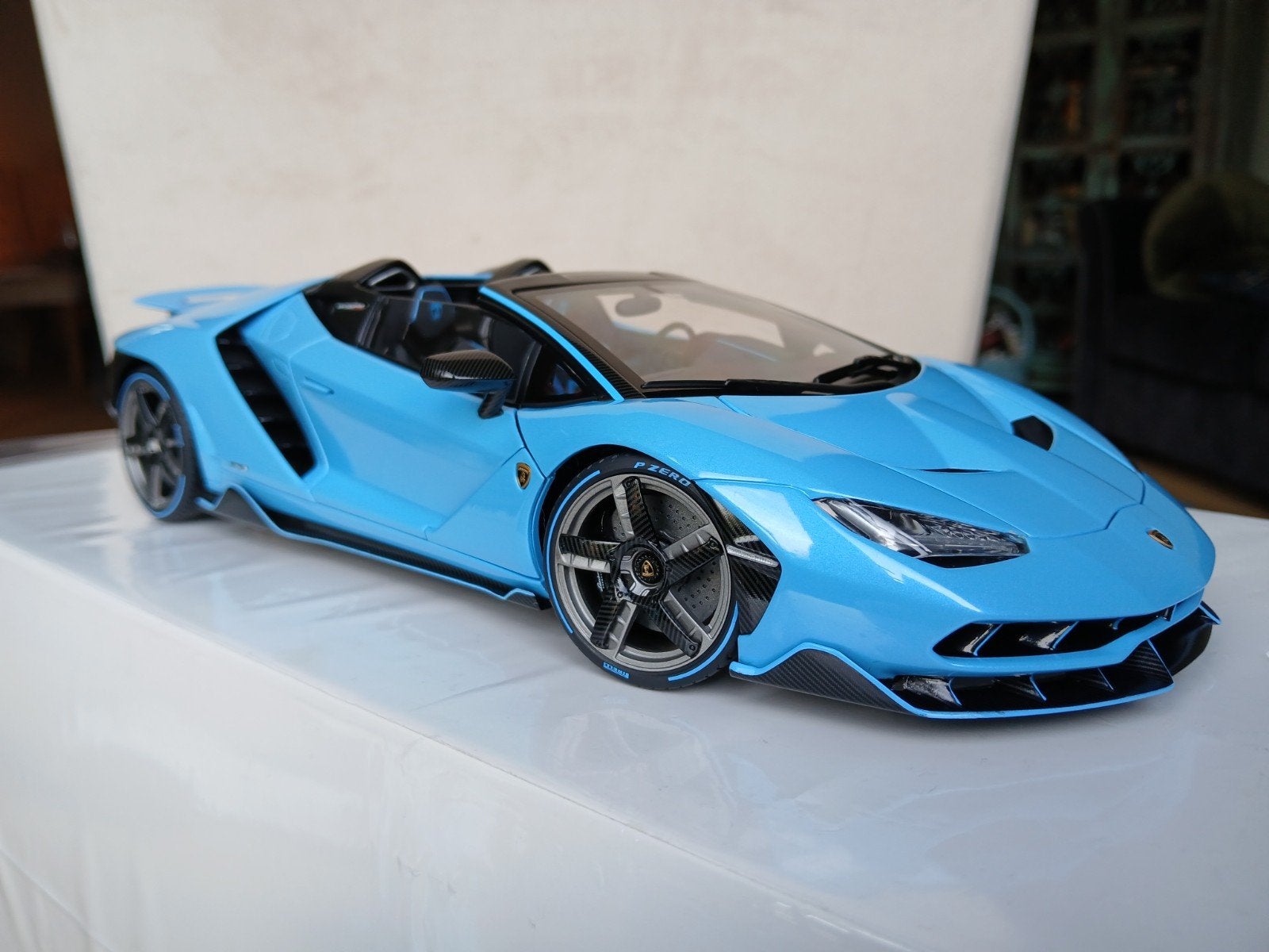 AutoArt Lamborghini Centenario Roadster Blue Cepheus, Hobby en Vrije tijd, Modelauto's | 1:18, Zo goed als nieuw, Auto, Autoart