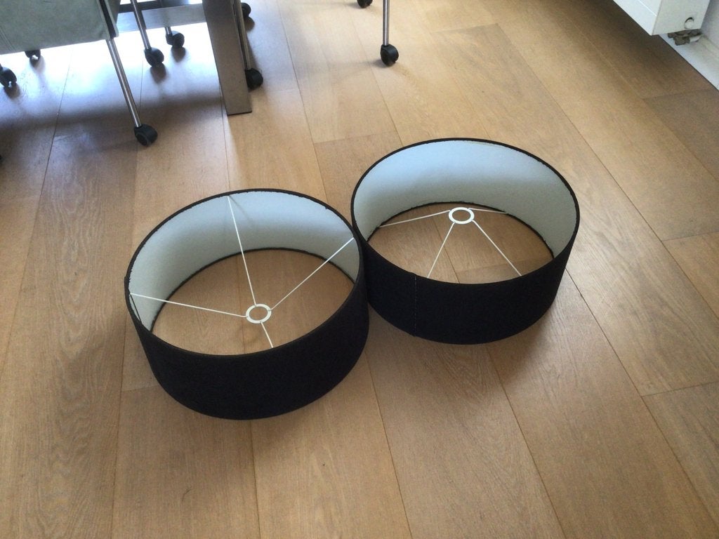 2 grote zwarte fluwelen lampenkappen gratis tot maandag!!, Huis en Inrichting, Lampen | Lampenkappen, Ophalen, Zo goed als nieuw