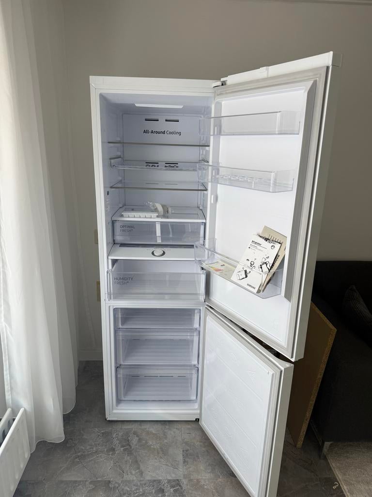 Samsung koelkast met vriezer - Ideaal voor nieuwe woning!, Witgoed en Apparatuur, Koelkasten en IJskasten, 200 liter of meer, Met aparte vriezer