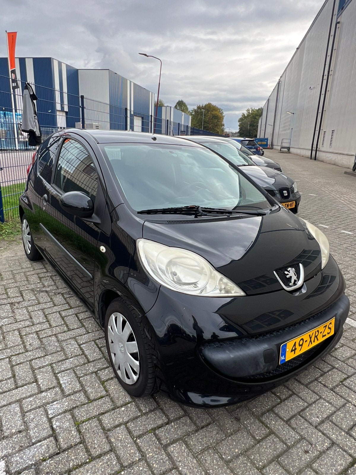 Peugeot 107 1.0 12V 3DR 2007 Zwart / NIEUWE APK TOT 22.07.27, Auto's, Voorwielaandrijving, 4 stoelen, Origineel Nederlands, Handgeschakeld
