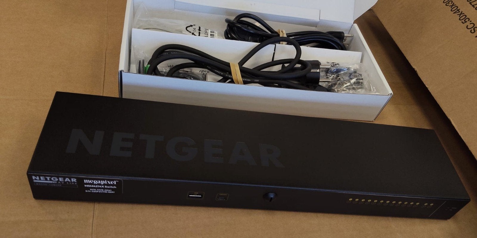 Netgear AV Line M4250-16XF (XSM4216F) Managed Netwerkswitch, Nieuw, Ophalen of Verzenden
