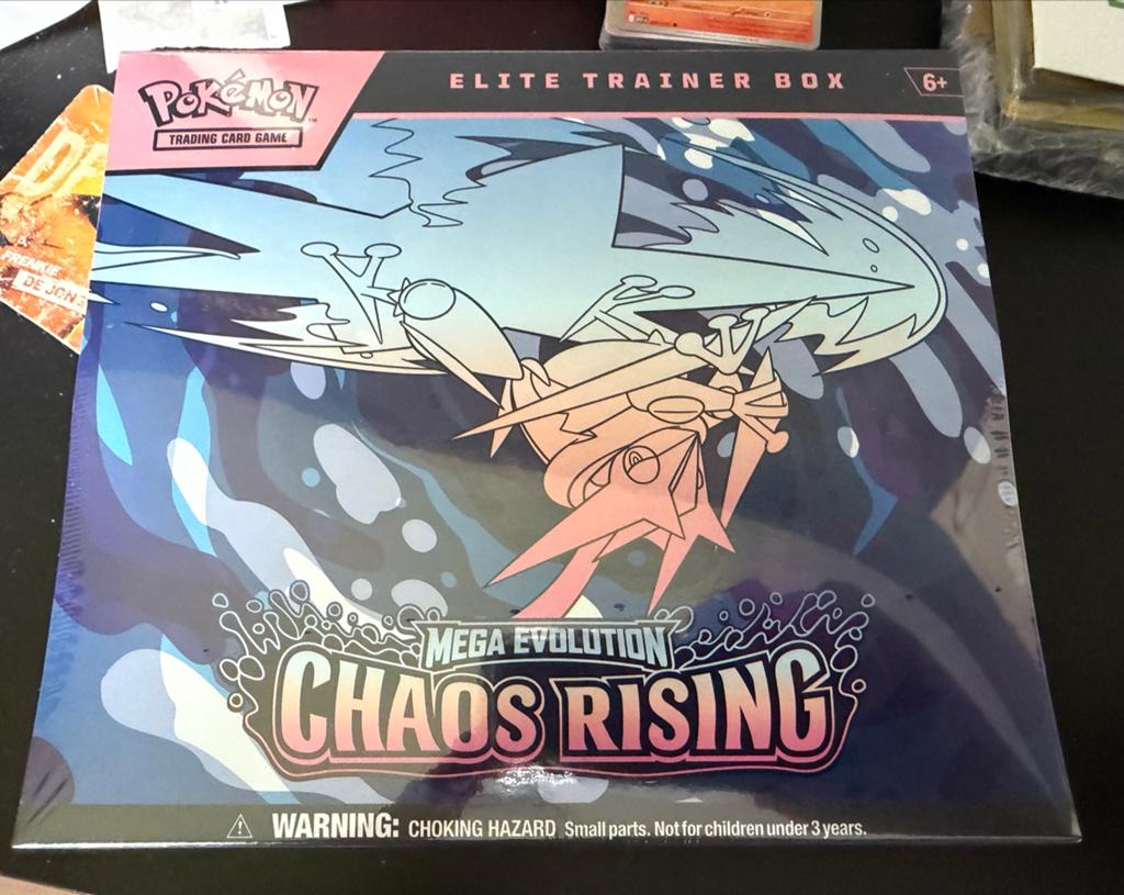 Op voorraad: Sealed Chaos Rising Elite Trainer Box ETB, Ophalen of Verzenden, Nieuw, Overige typen, Foil