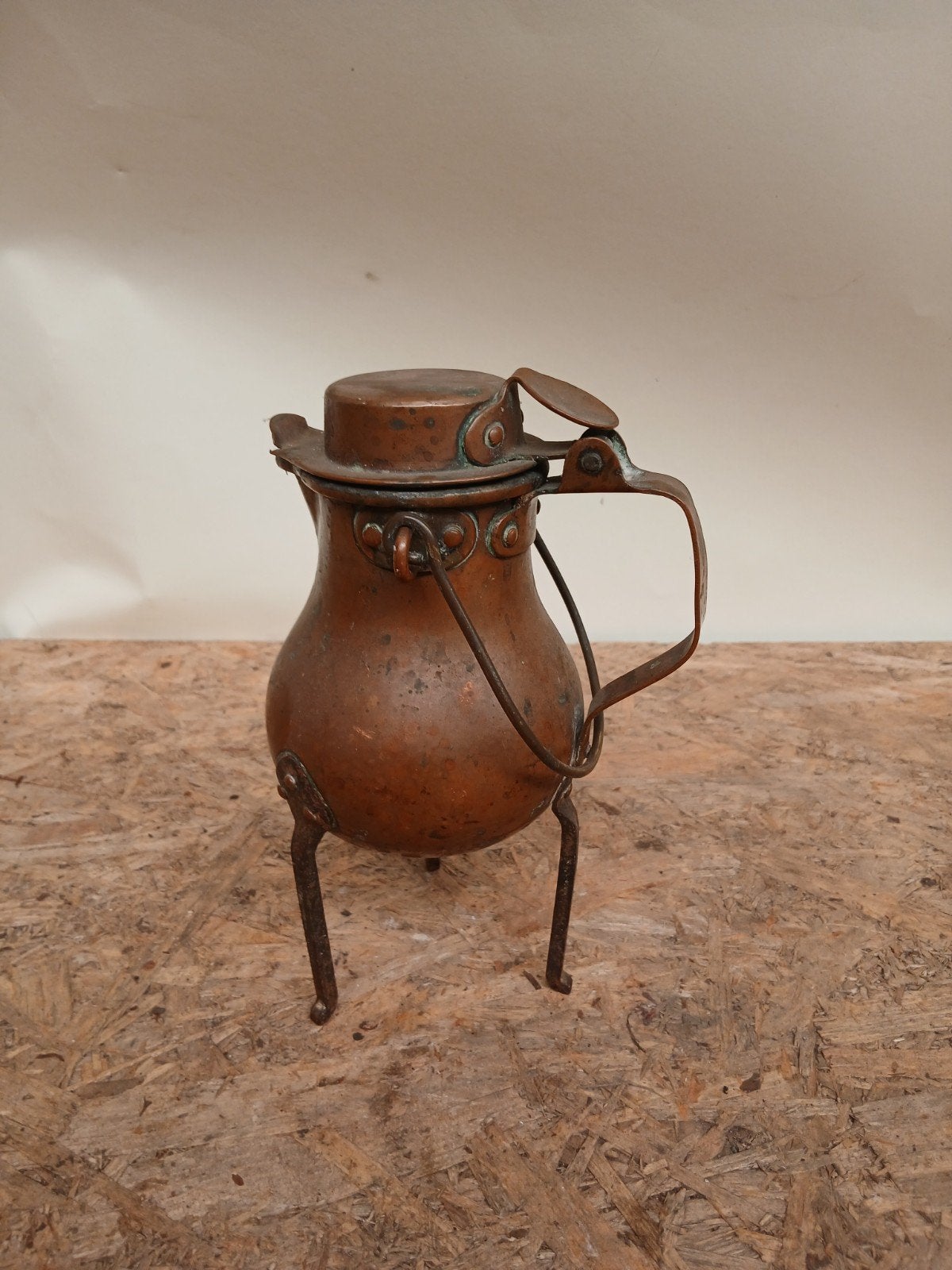 Antieke koperen kan op pootjes - 19 cm hoog, Antiek en Kunst, Antiek | Koper en Brons, Ophalen of Verzenden, Koper