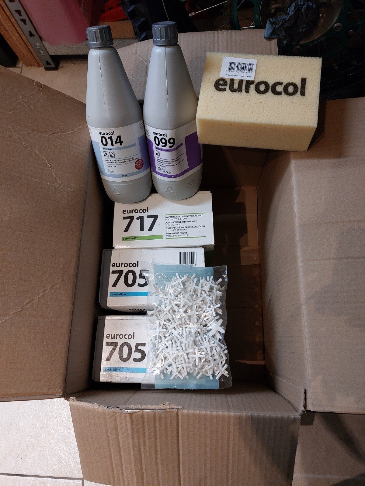 Eurocol voegsel, lijm en diversen + wandtegels, Ophalen, Nieuw, Minder dan 5 m², 20 tot 40 cm