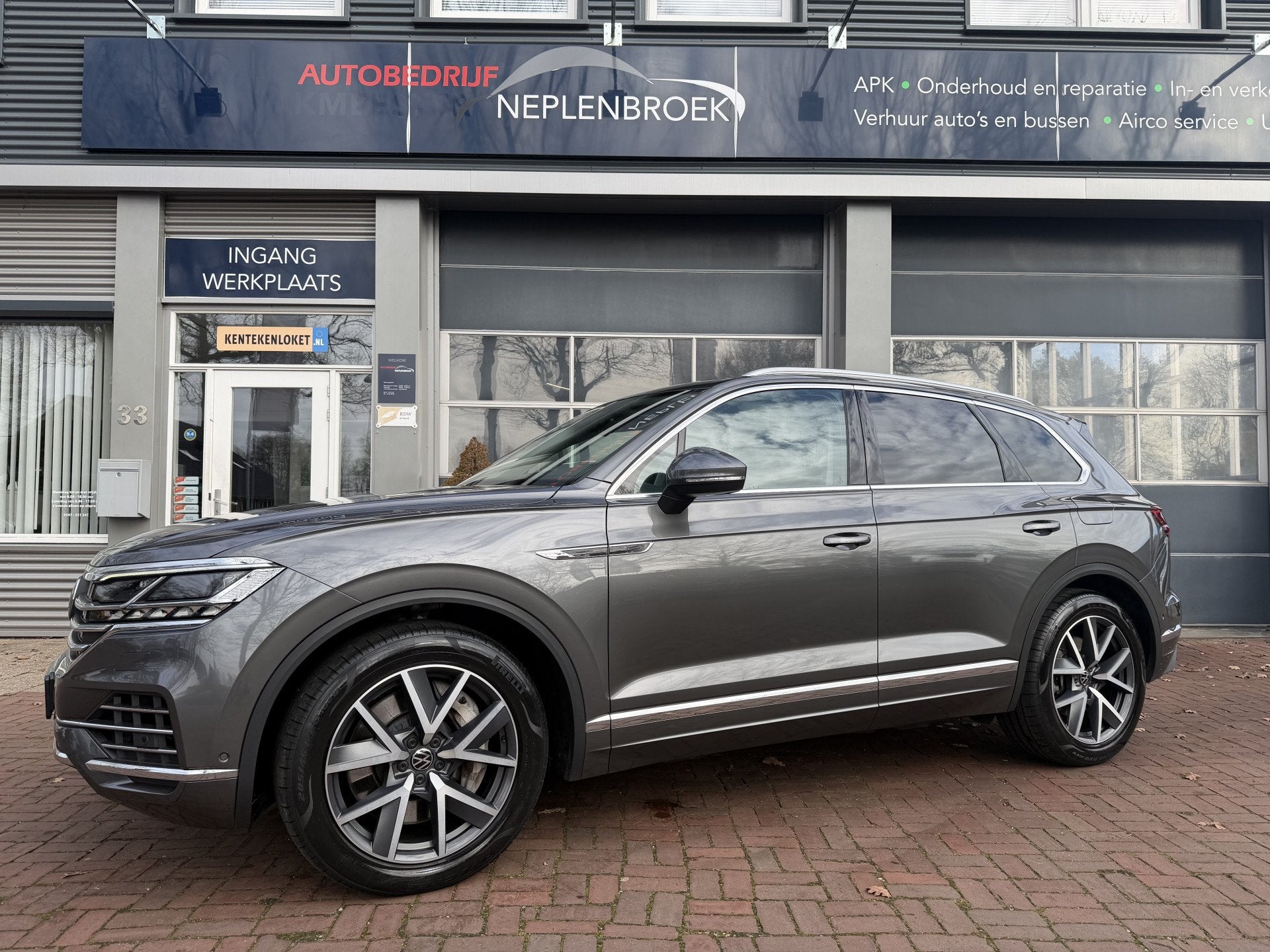 Volkswagen Touareg 3.0 TSi eHybrid 4MOTION km 48.000 nap 1e, Auto's, Volkswagen, Automaat, Gebruikt, 2327 kg, Leder