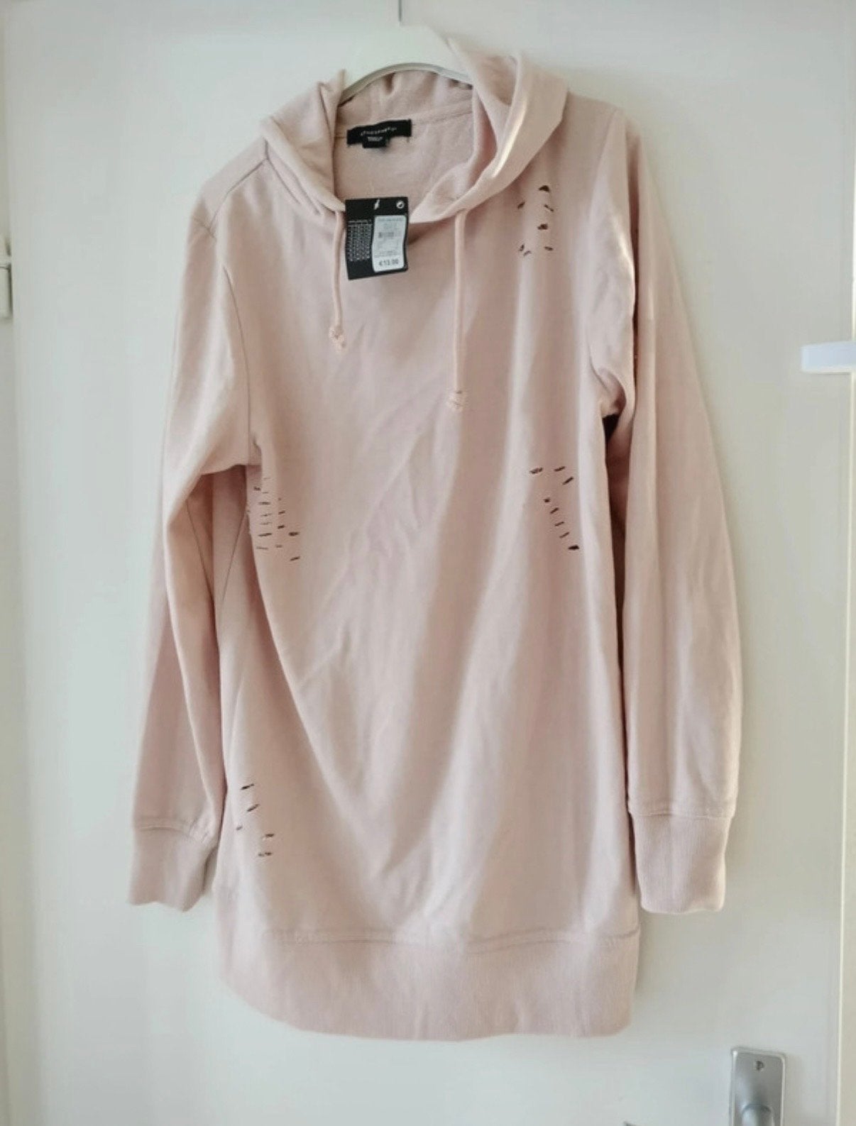 Roze hoodie jurk met scheuren, Kleding | Dames, Ophalen of Verzenden, Nieuw, Maat 38/40 (M), Roze