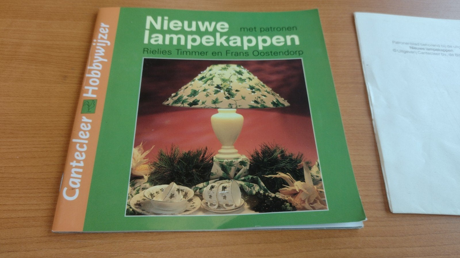 Nieuwe Lampenkappen - Rielies Timmer en Frans Oostendorp., Boeken, Ophalen of Verzenden, Zo goed als nieuw, Overige onderwerpen