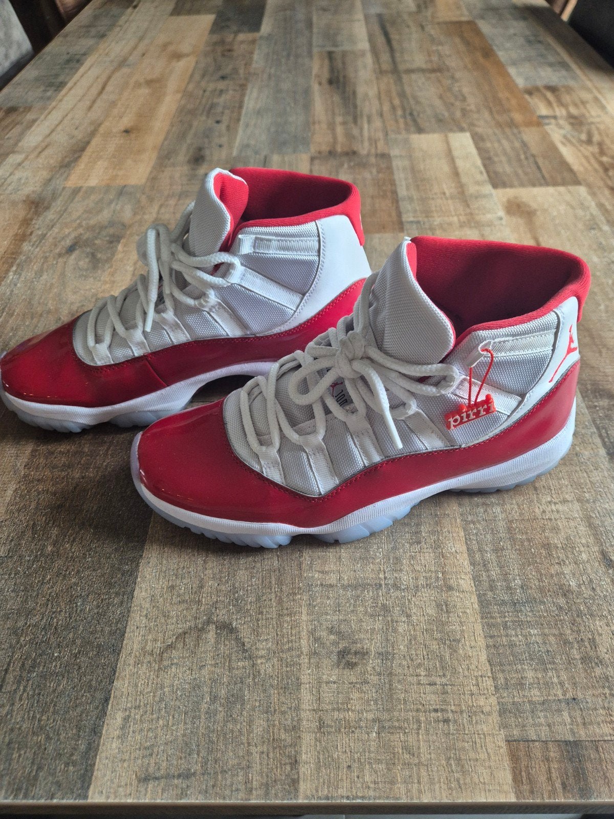 Nike Air Jordan 11 Retro 'Cherry' - Maat 43, Ophalen of Verzenden, Wit