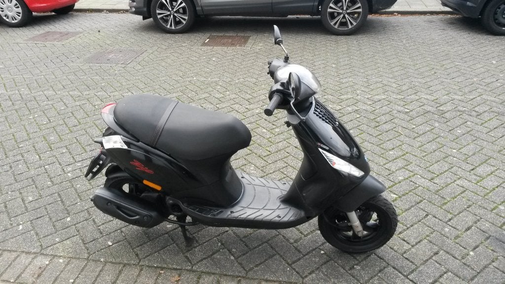 piaggio zip 2014, frame met kenteken, Fietsen en Brommers, Gebruikt, Zip, Ophalen of Verzenden, Benzine