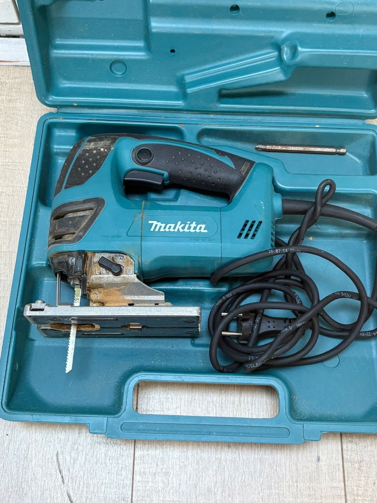 Makita 4350T Decoupeerzaag in koffer, Gebruikt, Verzenden, Minder dan 600 watt, Decoupeerzaag