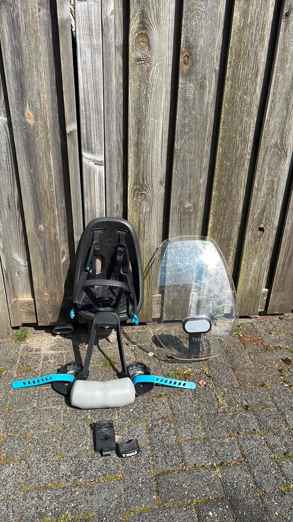 Thule Yepp Mini fietszitje + windscherm, Fietsen en Brommers, Fietsaccessoires | Fietsstoeltjes, Zo goed als nieuw, Voorzitje