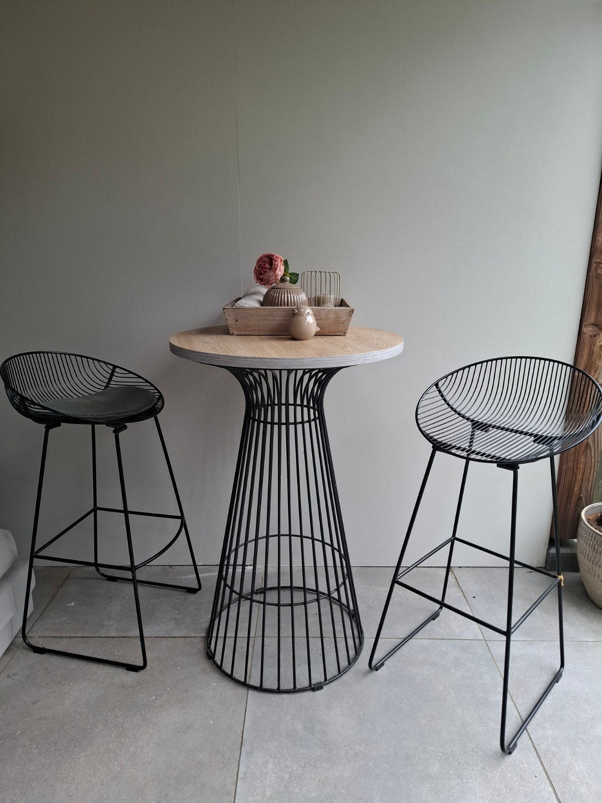 Set van 2 zwarte metalen barkrukken met bartafel/statafel, Ophalen, Zo goed als nieuw, 90 cm of meer, Hout