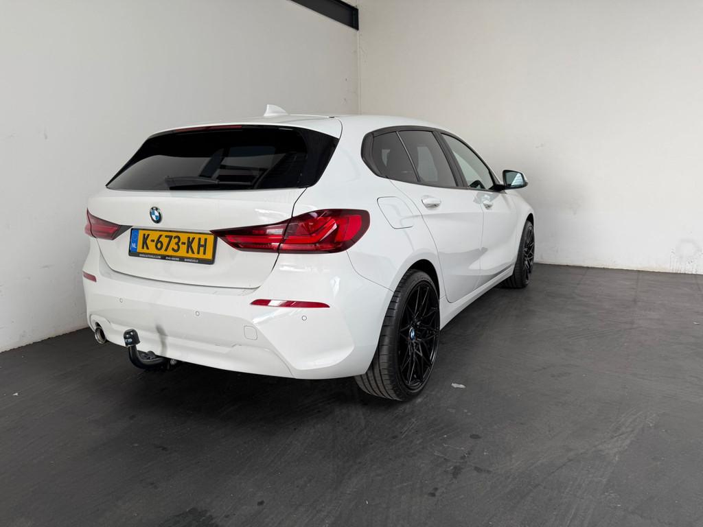 BMW 1-serie 118i Executive Edition, Trekhaak! (bj 2021), 136 pk, Gebruikt, Origineel Nederlands, Bedrijf