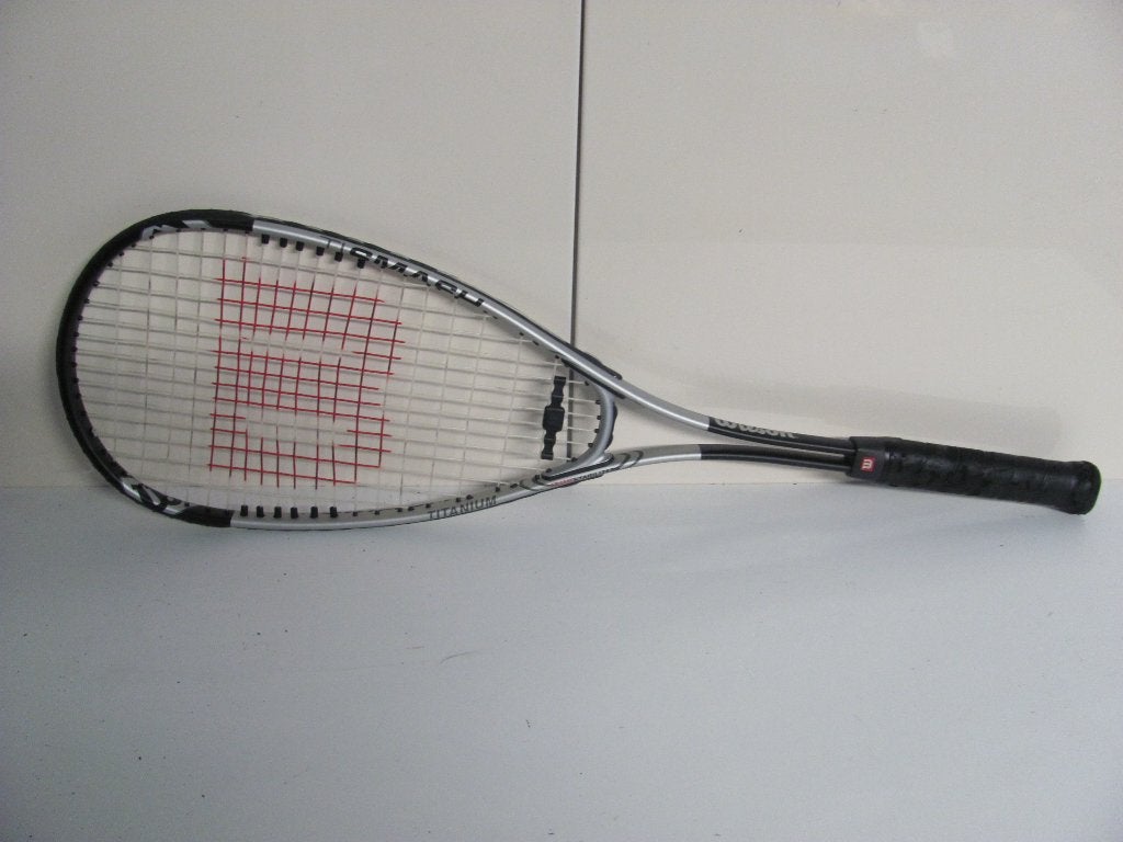 squashracket van Wilson the titanium smash, Sport en Fitness, Ophalen of Verzenden, Zo goed als nieuw, Racket, Met hoes