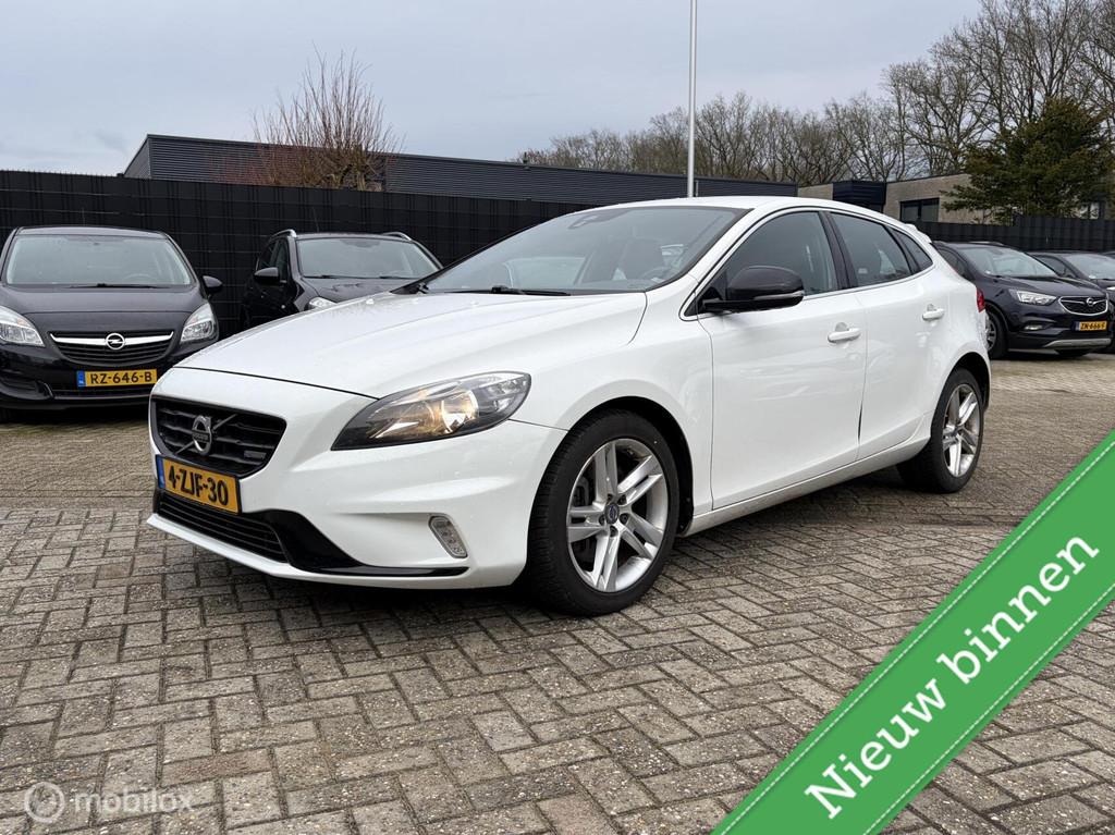 Volvo V40 2.0 D4 R-Design NAVI / CLIMA / CRUISE / TR.HAAK /, Auto's, Volvo, Voorwielaandrijving, Euro 5, Gebruikt, Zwart