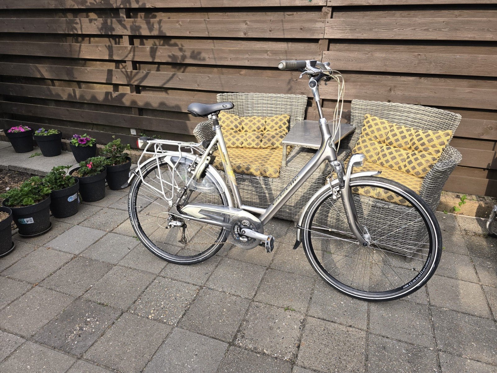 Gazelle Medeo damesfiets in goede staat 3x 8 versnellingen, Ophalen, Gebruikt, Versnellingen, 56 cm of meer