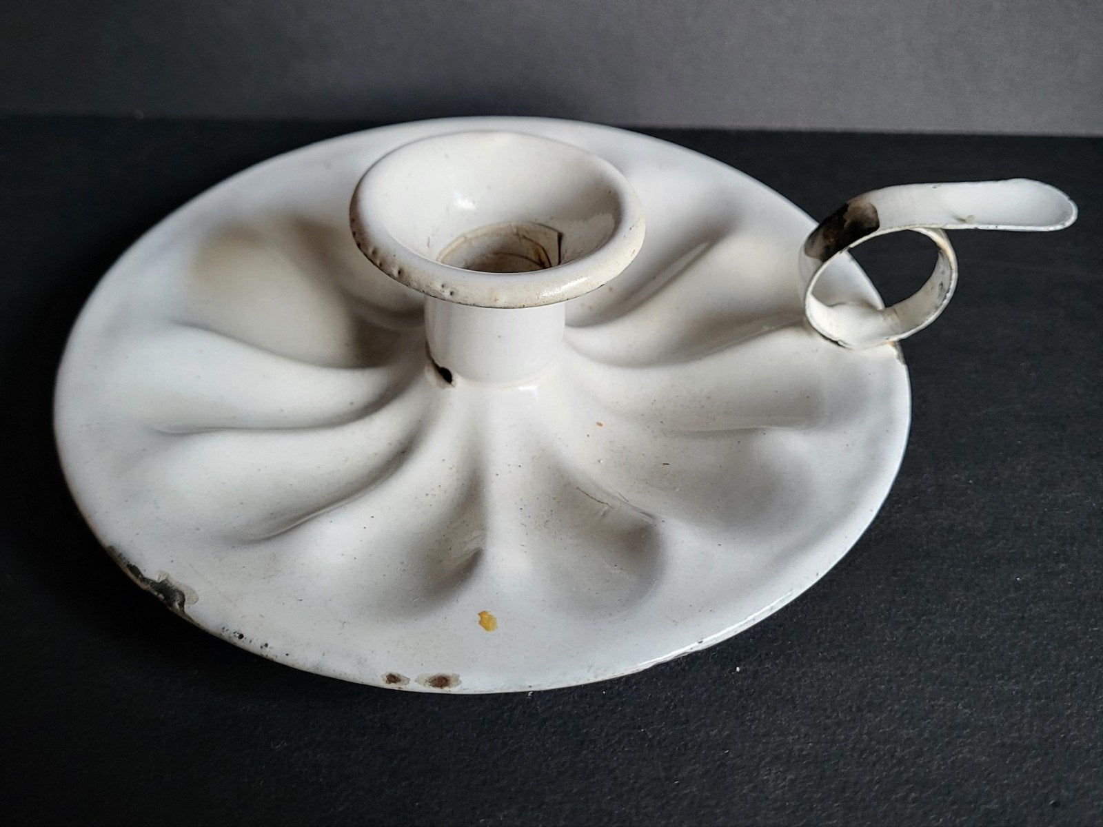 Brocante Franse witte emaille blaker kandelaar golf reliëf, Antiek en Kunst, Antiek | Emaille, Ophalen of Verzenden