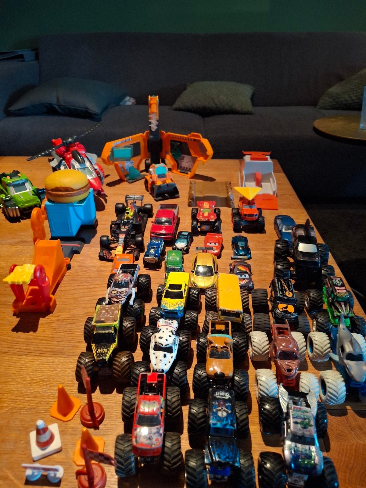 Grote collectie speelgoedauto's en monster trucks, Ophalen of Verzenden, Gebruikt