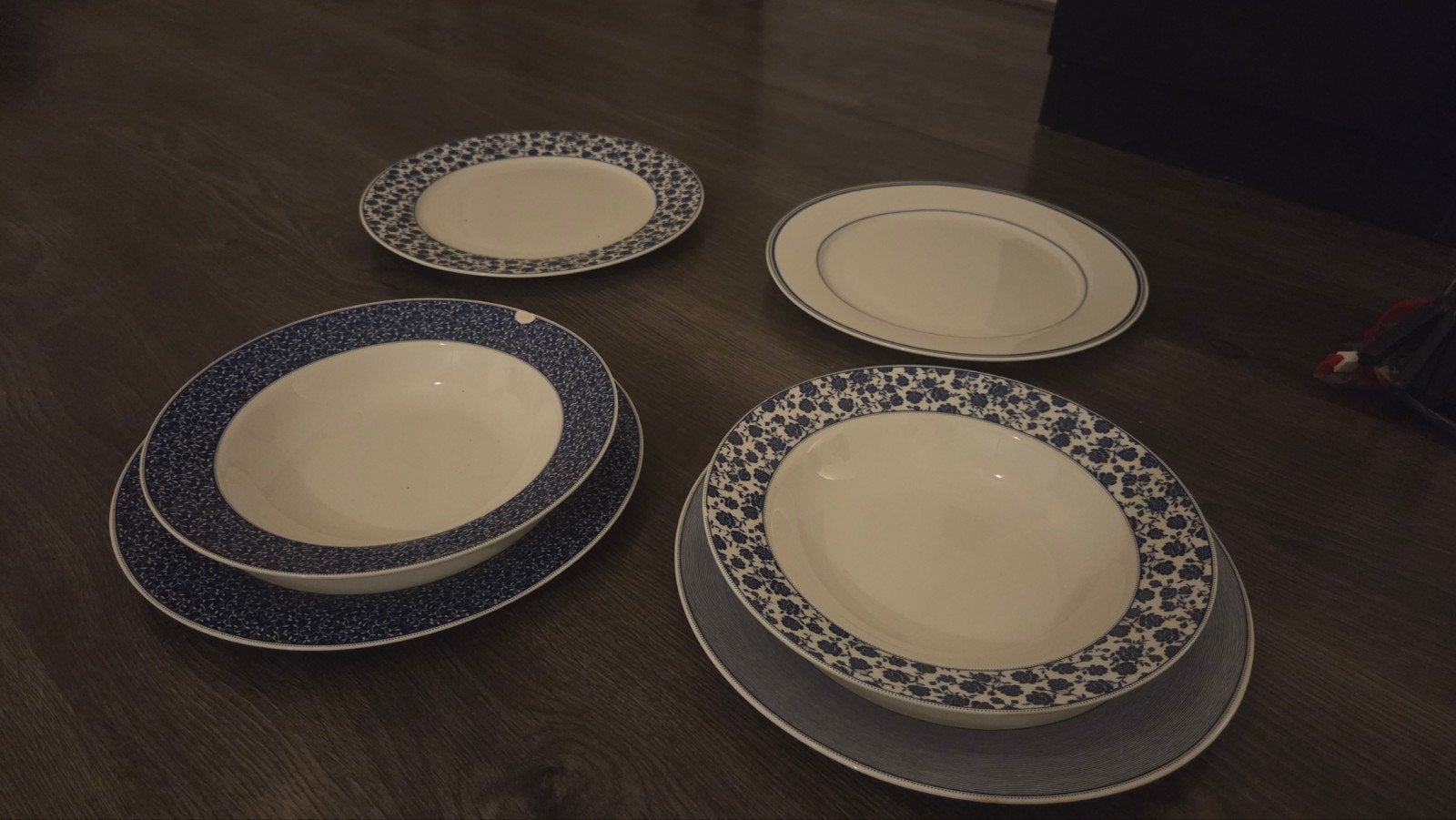 6 Borden, 4 plat 2 diep €10 alles, Huis en Inrichting, Ophalen, Porselein, Overige stijlen, Bord(en)